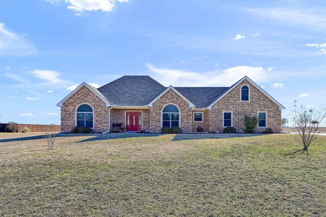 view of front of home featuring a front yard