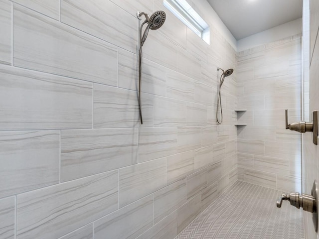 bathroom featuring a tile shower