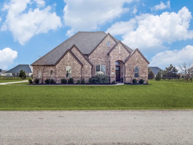 view of front facade with a front yard