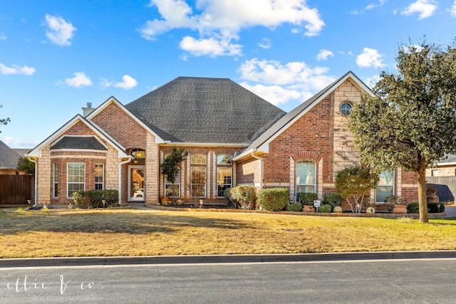 front of property with a front lawn