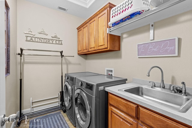 laundry room with sink, cabinets, and washing machine and clothes dryer