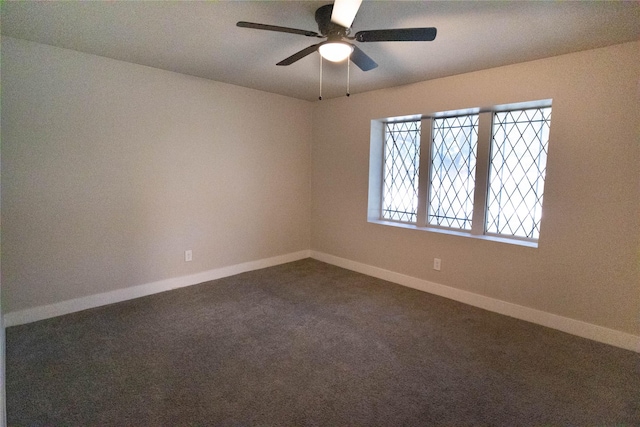 unfurnished room featuring ceiling fan and carpet