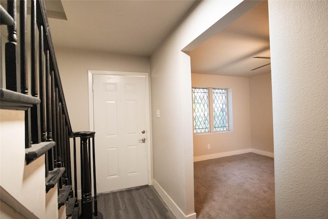 foyer featuring ceiling fan