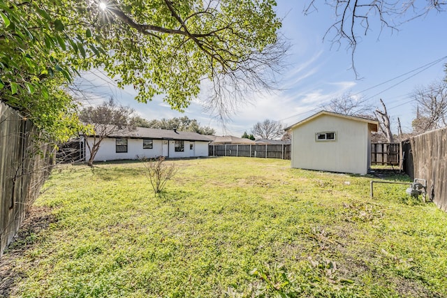 view of yard with a shed