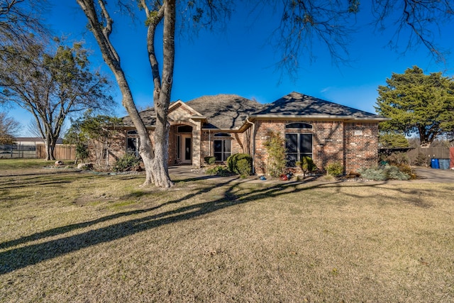 view of front of house with a front lawn