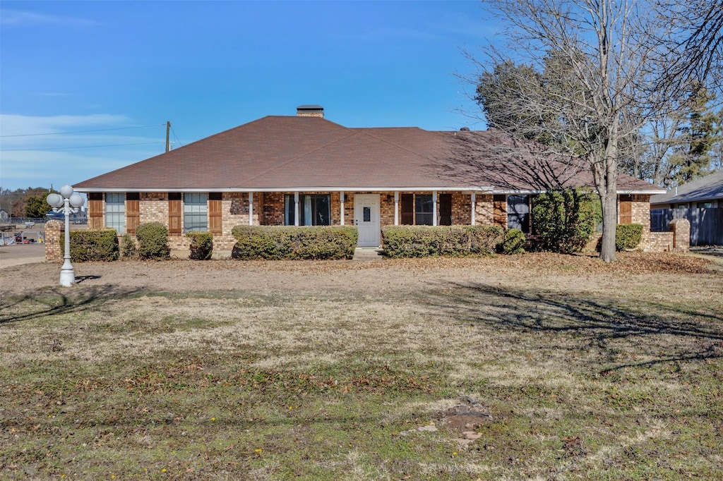 ranch-style home with a front lawn