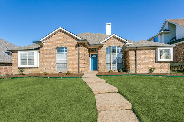 view of front of home featuring a front yard