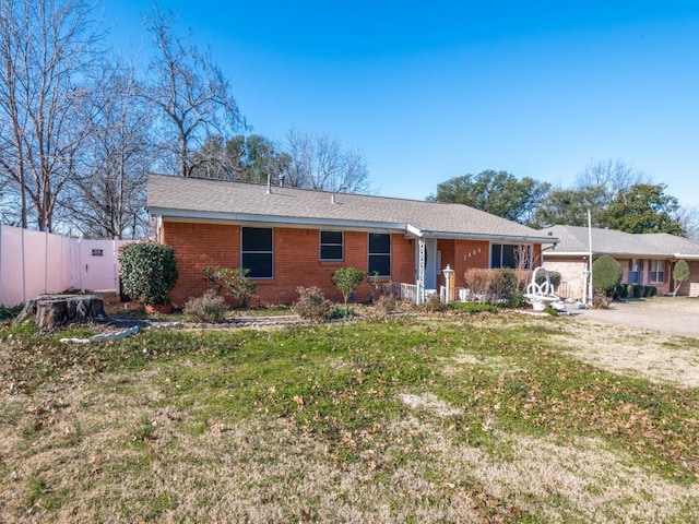 single story home featuring a front yard