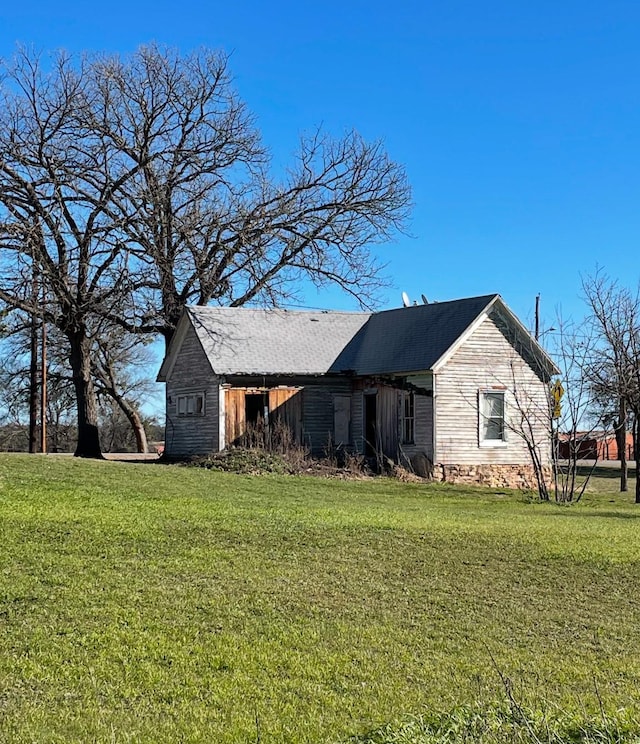 exterior space with a yard