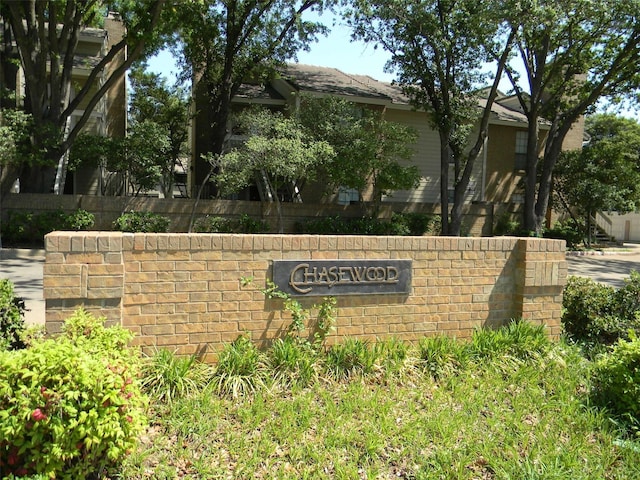 view of community / neighborhood sign