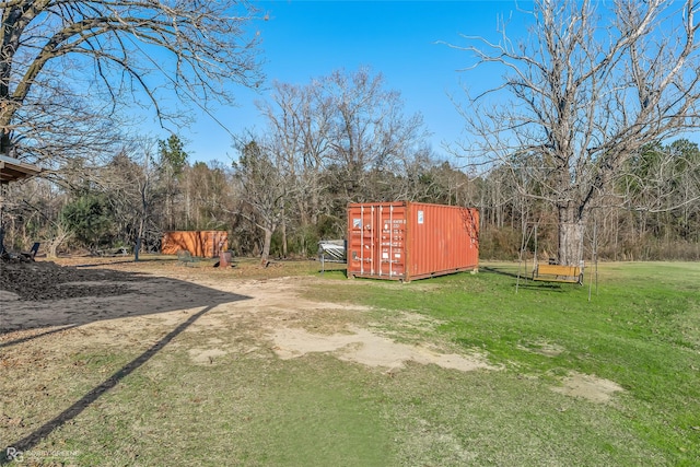 view of yard with a shed