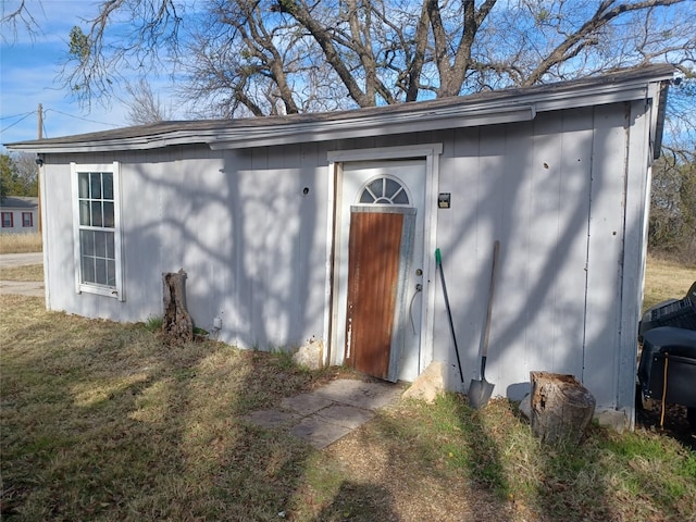 view of outbuilding featuring an outbuilding