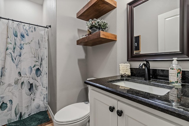 bathroom with a shower with curtain, toilet, and vanity