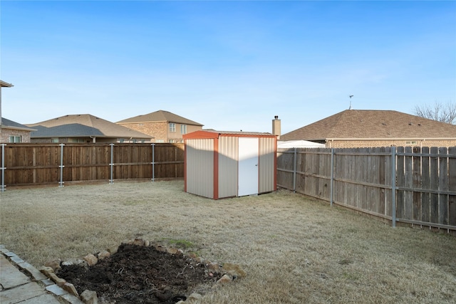 view of yard featuring a shed