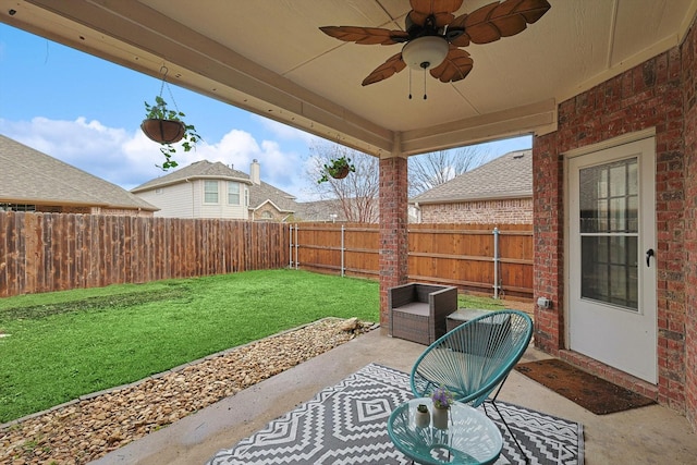 view of patio featuring a fenced backyard and a ceiling fan