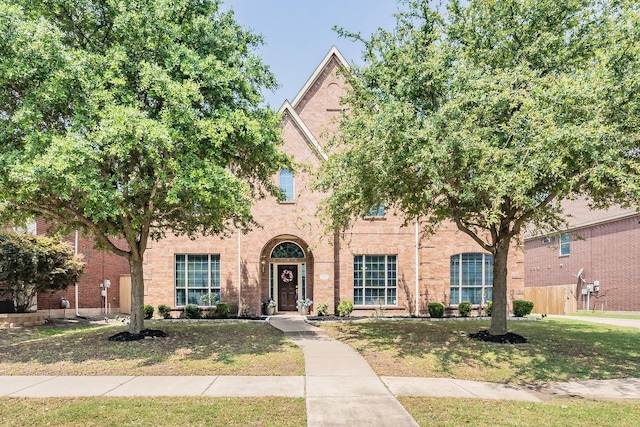 view of front of house featuring a front yard