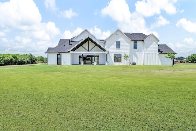 back of house featuring a lawn