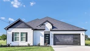 view of front of property with a front yard