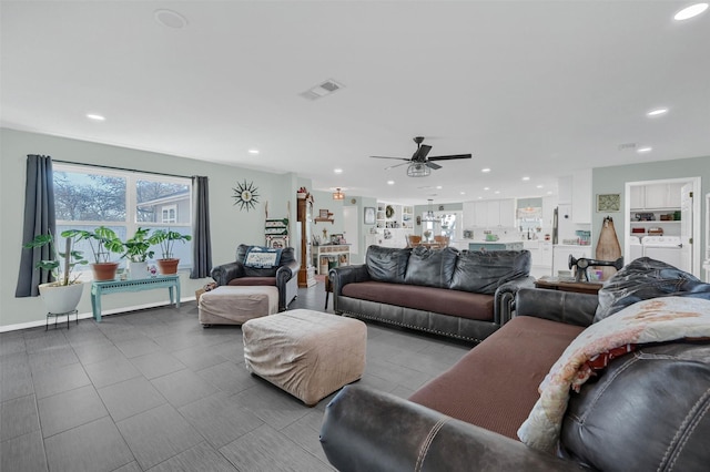 living room with visible vents, washer and clothes dryer, a ceiling fan, and recessed lighting