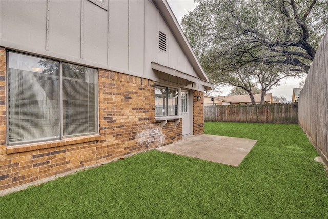 view of yard with a patio area