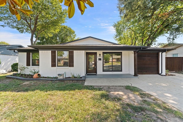 view of front of home with a front lawn