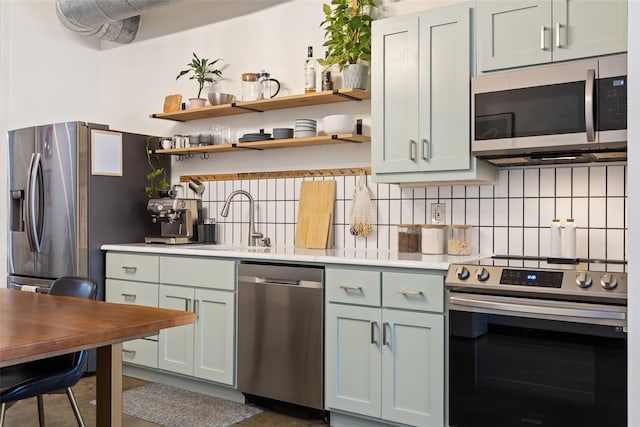 kitchen with sink, appliances with stainless steel finishes, and tasteful backsplash