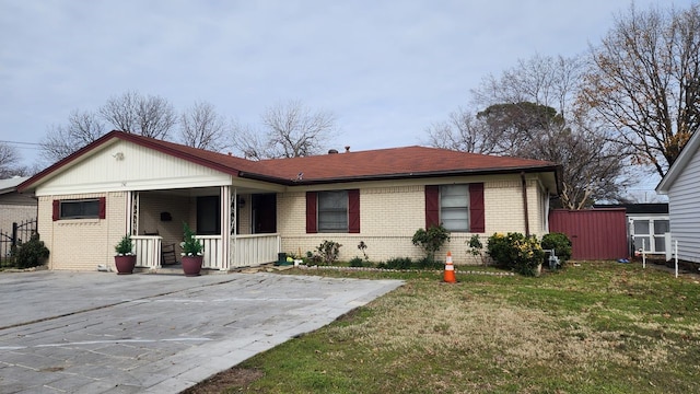 ranch-style house with covered porch and a front yard