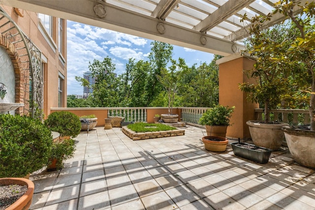 view of patio featuring a pergola