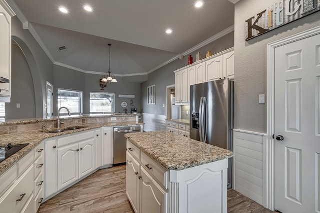 kitchen featuring sink, a center island, kitchen peninsula, and appliances with stainless steel finishes