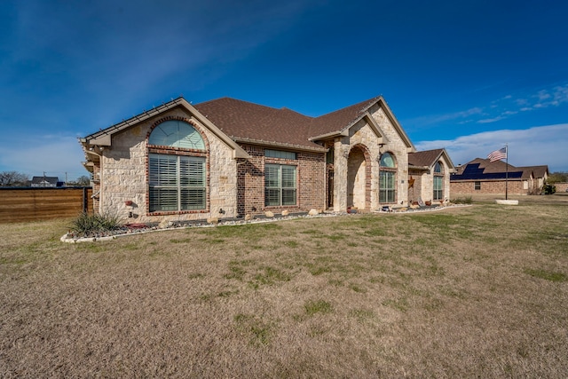 view of front facade with a front yard