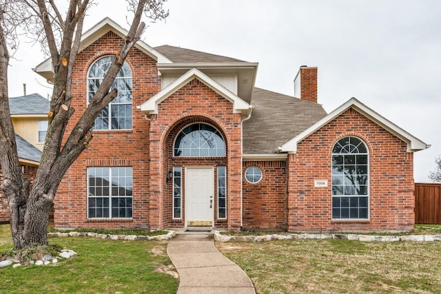 view of front facade featuring a front yard