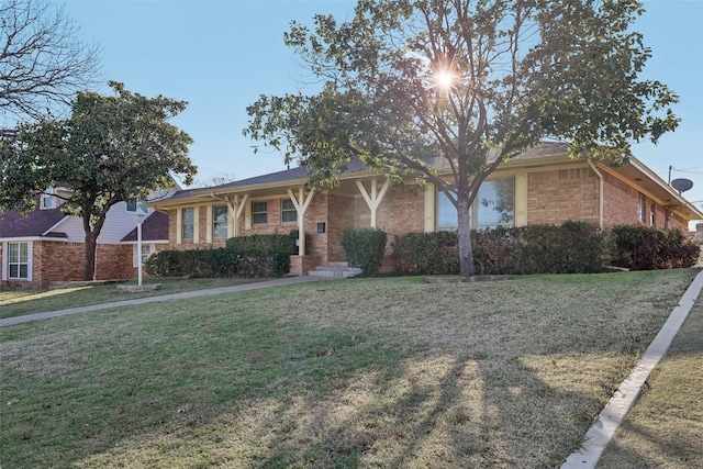 single story home featuring a front lawn