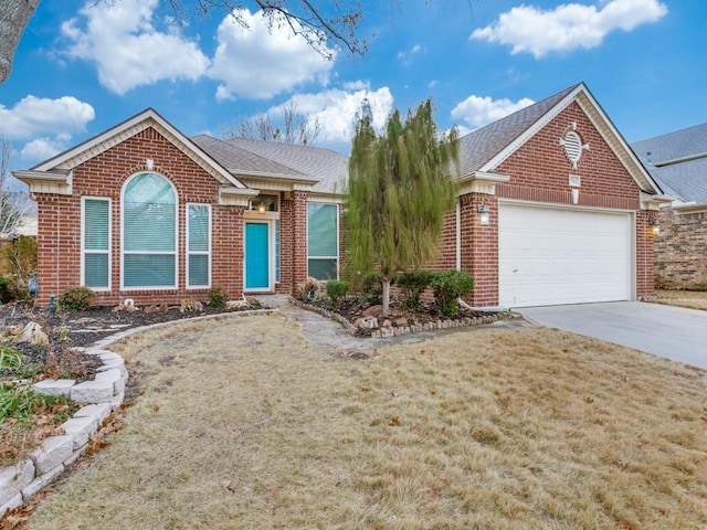 view of front of house featuring a garage and a front yard