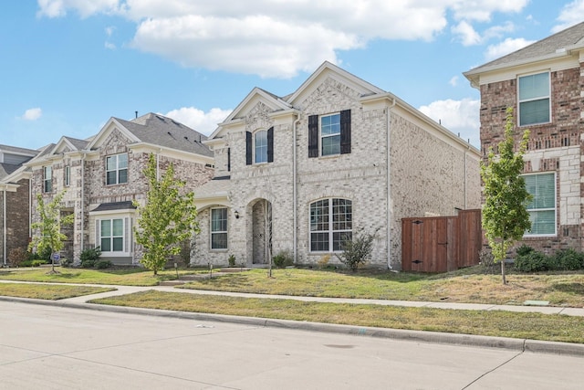 view of front of house featuring a front yard