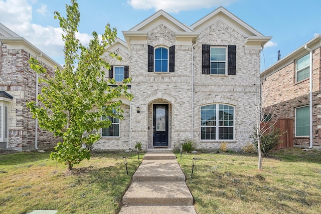 view of front of property with a front yard