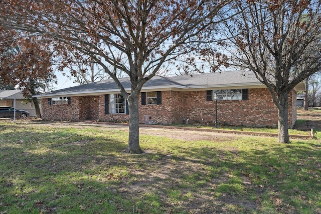 view of front of property with a front yard