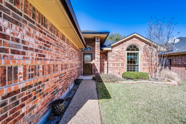 entrance to property featuring a yard