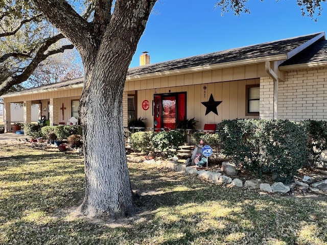 view of front of home featuring a front yard and a porch