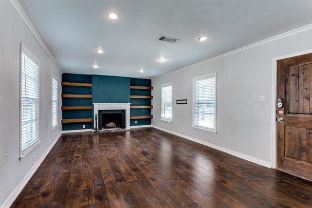 full bathroom featuring crown molding, sink, tiled shower / bath, and toilet