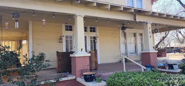 view of exterior entry with ceiling fan