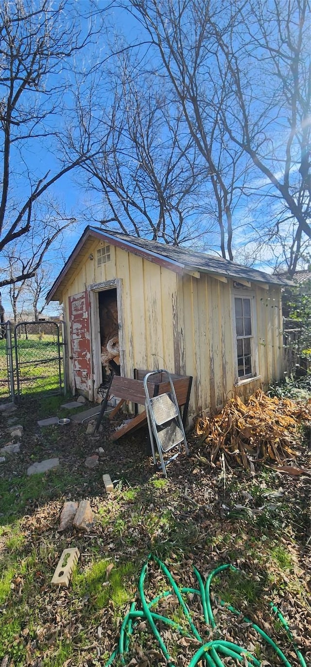 view of outbuilding