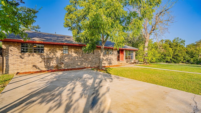 exterior space featuring a yard