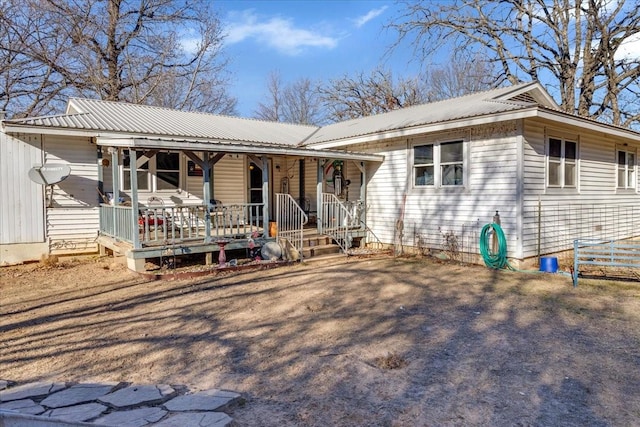 view of front of property featuring a porch