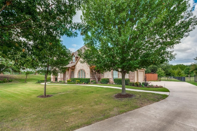 view of front of home featuring a front lawn