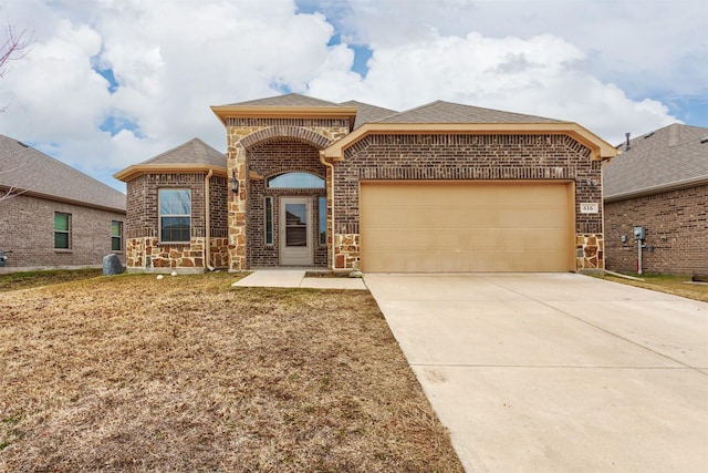 view of front facade featuring a garage