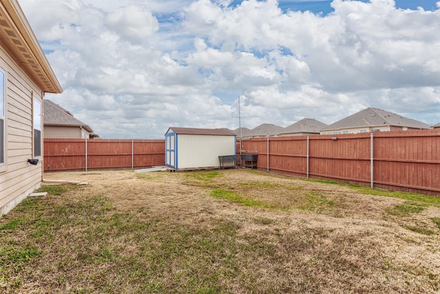 view of yard featuring a storage shed