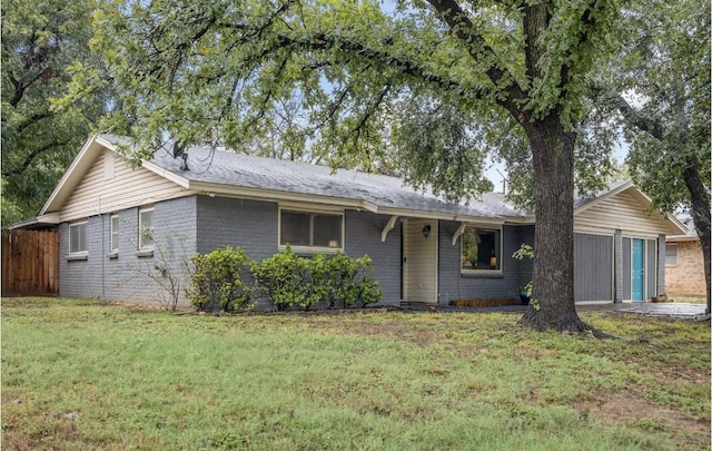 single story home featuring a front yard