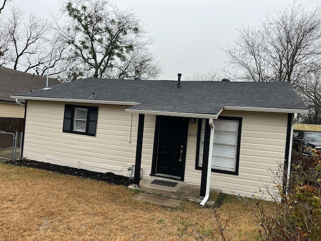 view of front of home with a front lawn