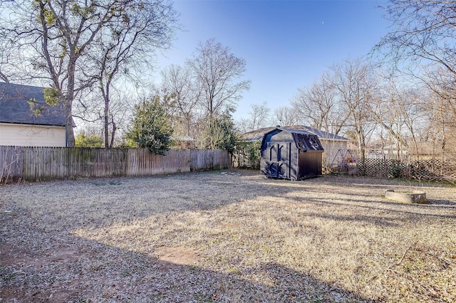 view of yard with a storage shed