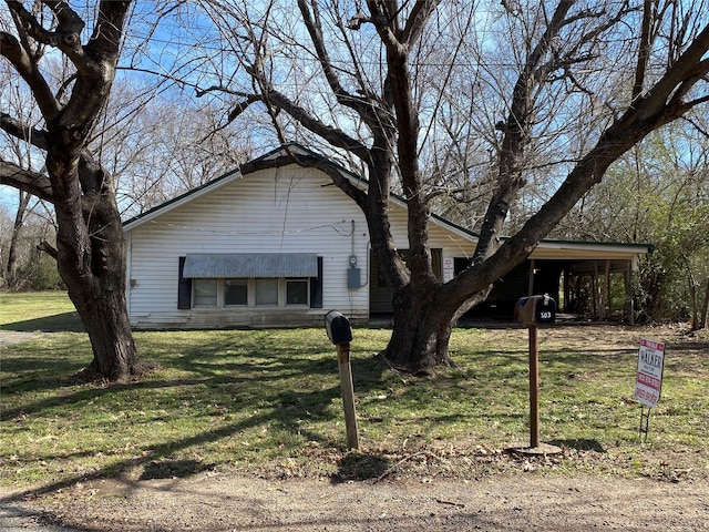 view of front of house with a front yard